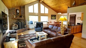 تلفزيون ذكي، مدفأة، مشغل دي في دي، كرة قدم الطاولة