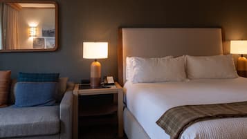 In-room safe, iron/ironing board, WiFi, bed sheets