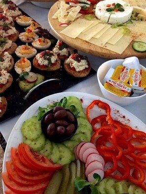 Daily continental breakfast for a fee - Ammos Hotel (Thermaikos)