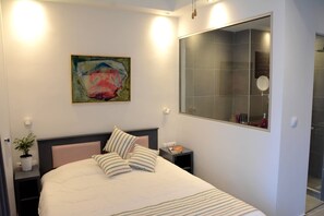 In-room safe, desk, laptop workspace, blackout curtains - Ammos Hotel (Thermaikos)
