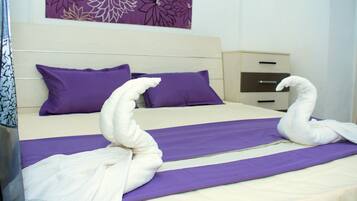 6 Schlafzimmer, Schreibtisch, WLAN, Bettwäsche