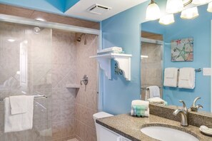 Bathtub, towels