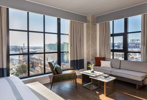 Suite estudio junior, 1 cama de matrimonio grande | Caja fuerte, cortinas opacas, tabla de planchar con plancha