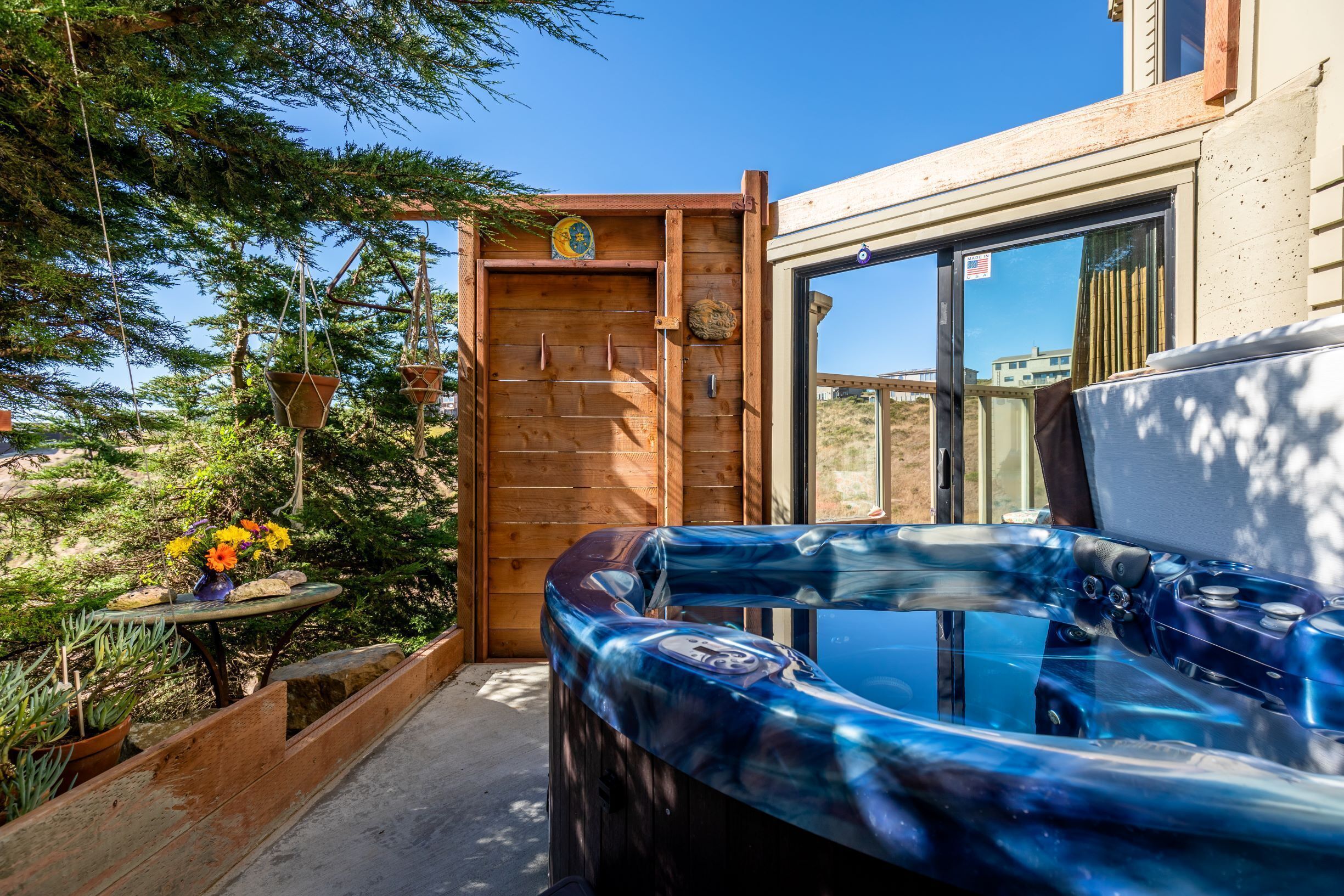Above & Beyond: Villa Style Beach Home, Hot Tub, Decks, EPIC VIEWS, Pup OK!