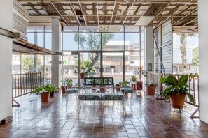 Lobby sitting area - OYO Hotel Del Llanito, Aguascalientes (Aguascalientes)