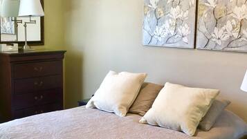 1 bedroom, iron/ironing board, WiFi (free), bed sheets