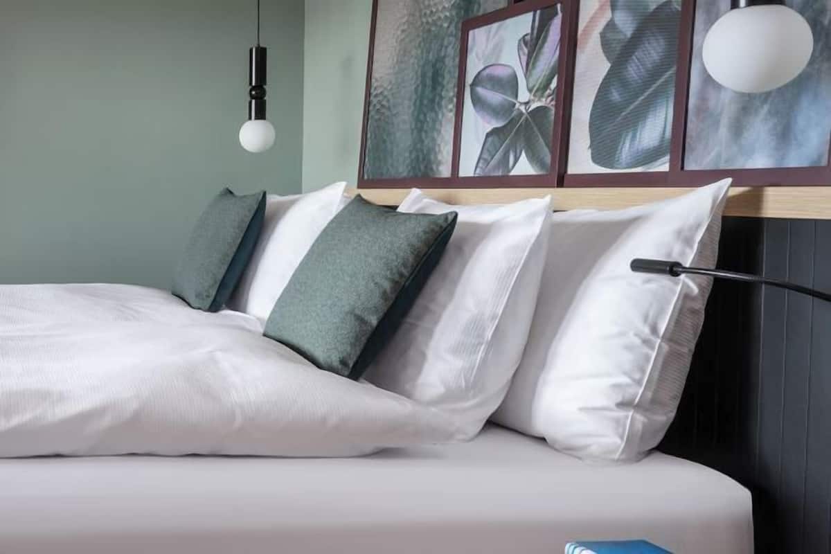 1 bedroom, hypo-allergenic bedding, minibar, in-room safe