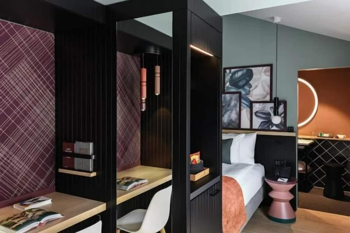 1 bedroom, hypo-allergenic bedding, minibar, in-room safe