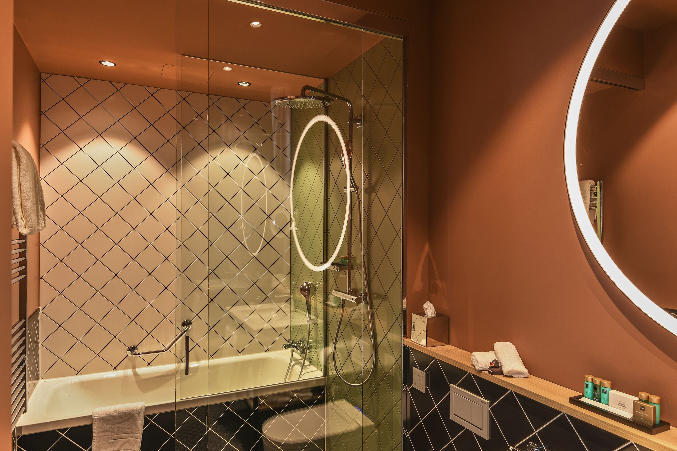 superior double room (twin or king) | bathroom | free toiletries, hair dryer, bathrobes, slippers