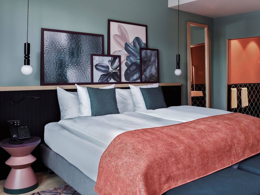 Hypo-allergenic bedding, minibar, in-room safe, desk
