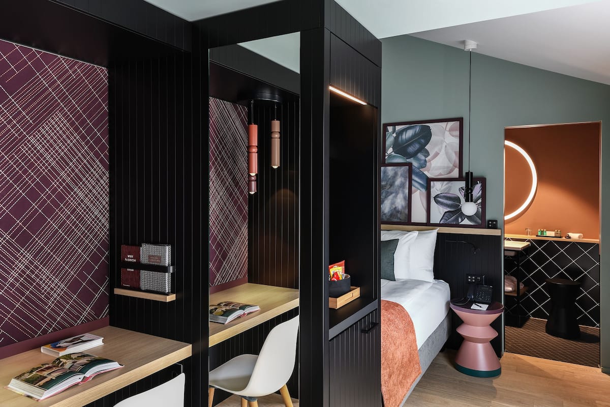 hypo-allergenic bedding, minibar, in-room safe, desk