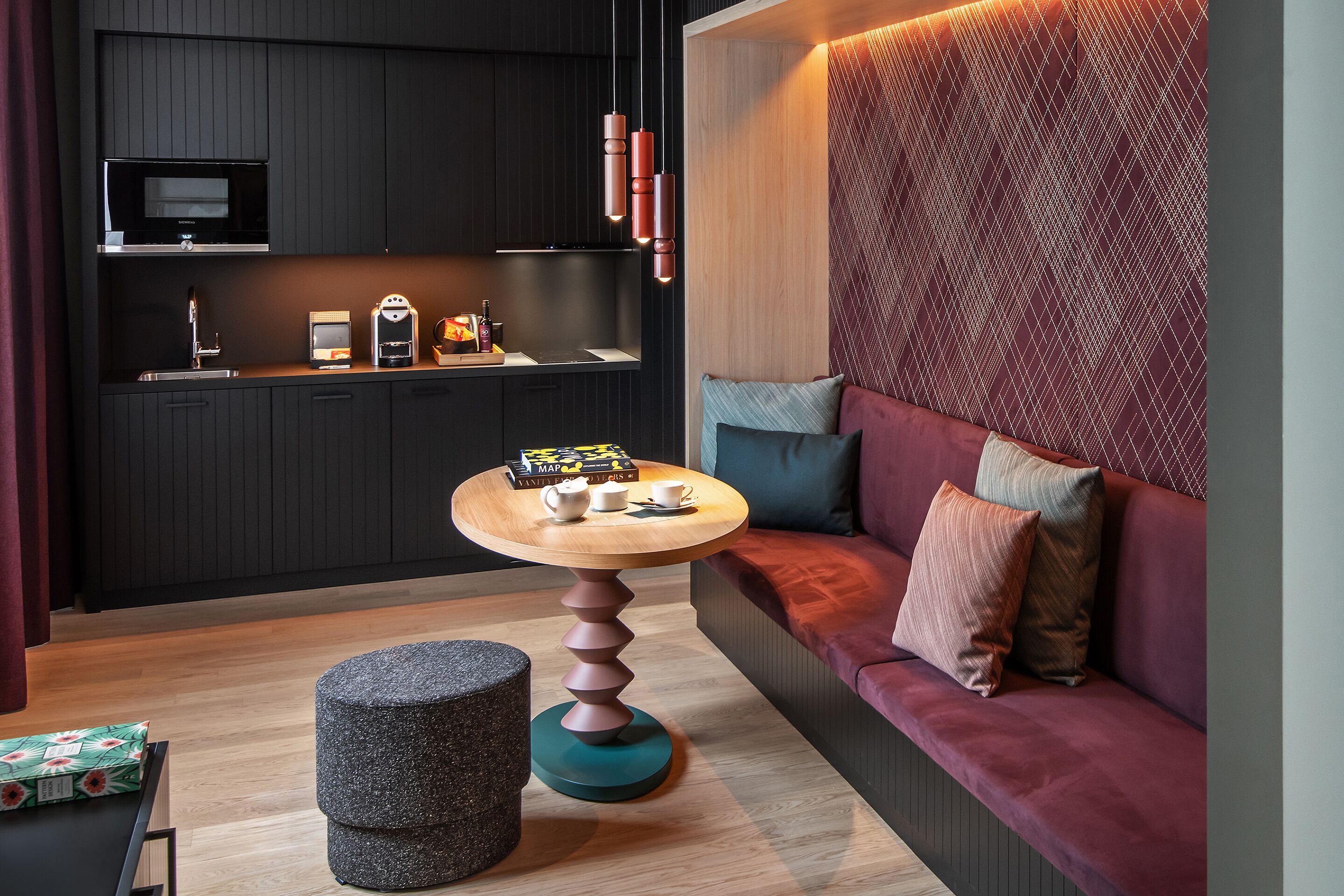 deluxe room, 2 single beds (grand) | living area | 43-inch flat-screen tv with digital channels, tv, netflix