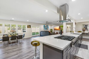 Fridge, microwave, oven, stovetop - ❤️COMPLETELY RENOVATED QUIET LUXURY HOME NEAR DISNEYLAND❤️ (Orange)