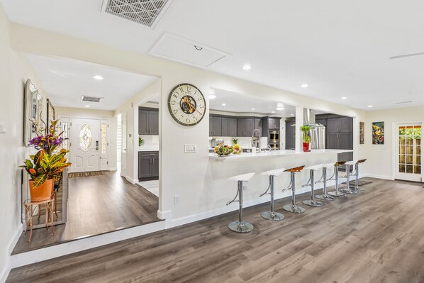 Fridge, microwave, oven, stovetop - ❤️COMPLETELY RENOVATED QUIET LUXURY HOME NEAR DISNEYLAND❤️ (Orange)