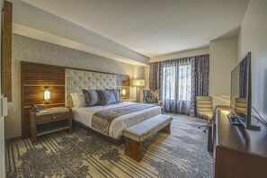 Quarto luxo, 1 cama King (High Floor) | Roupas de cama premium, cofres nos quartos, escrivaninha