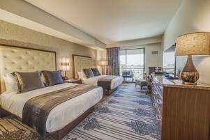 Premium bedding, in-room safe, desk, laptop workspace