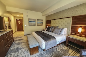Premium bedding, in-room safe, desk, laptop workspace