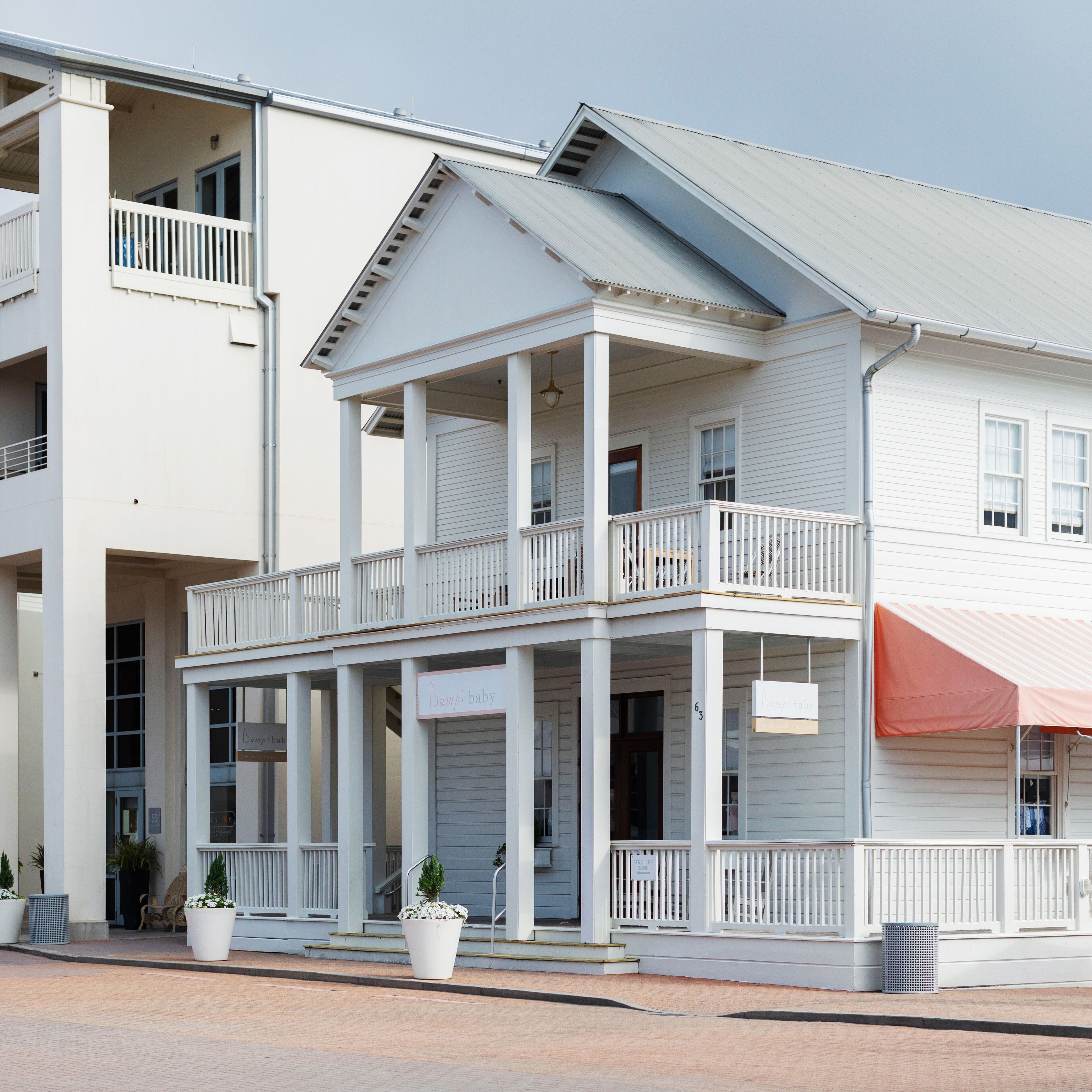 LUXURY APARTMENT OVERLOOKING SEASIDE AMPHITHEATER, SLEEPS 10! Center Stage