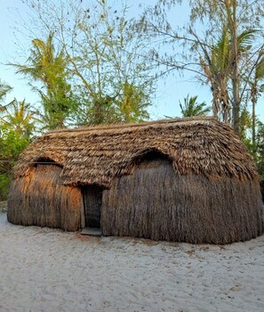 Economy Quadruple Room, Shared Bathroom (Giriama) | Iron/ironing board, bed sheets - Mida Creek Eco Camp (Watamu)