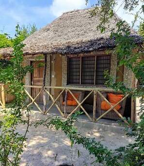 Quarto casal família (Swahili) | Ferros/tábuas de passar roupa, roupa de cama