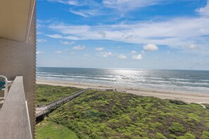On the beach - Sandpiper Condominiums 709, Panoramic Gulf Views w/ direct access to Mustang Island/Port A beaches. (Port Aransas)