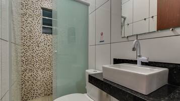 Douche, serviettes fournies