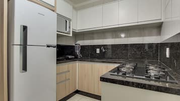 Standard Room, 2 Bedrooms | Private kitchen | Fridge, microwave, oven, stovetop
