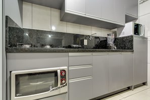 Standard Room, 1 Bedroom | Private kitchen | Fridge, microwave, oven, stovetop