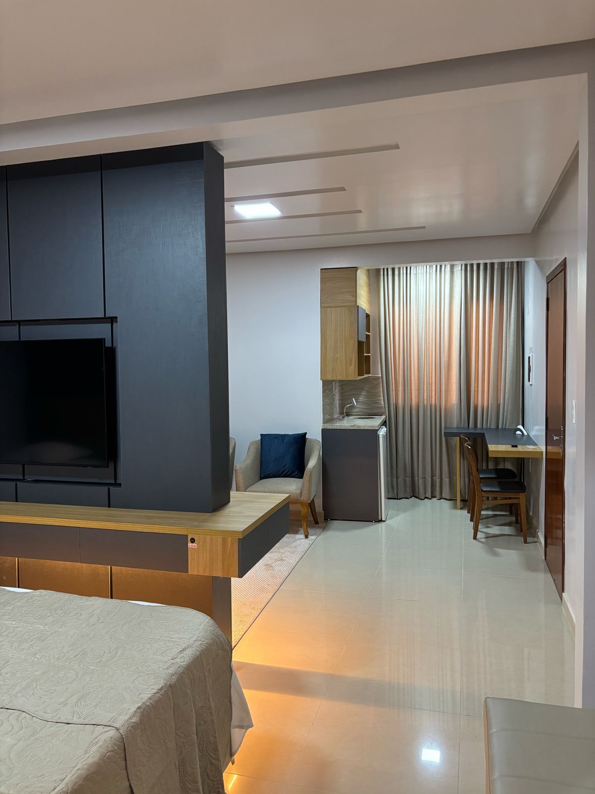 Quarto elite | Roupas de cama antialérgicas, frigobar, escrivaninha, Wi-Fi de cortesia