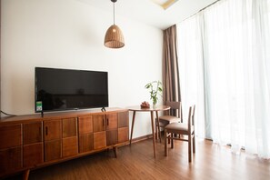 24-inch LCD TV with cable channels, TV - Luu Ngai Condotel Quy Nhon (Quy Nhon)