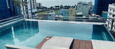 12 piscinas al aire libre, sillones reclinables de piscina