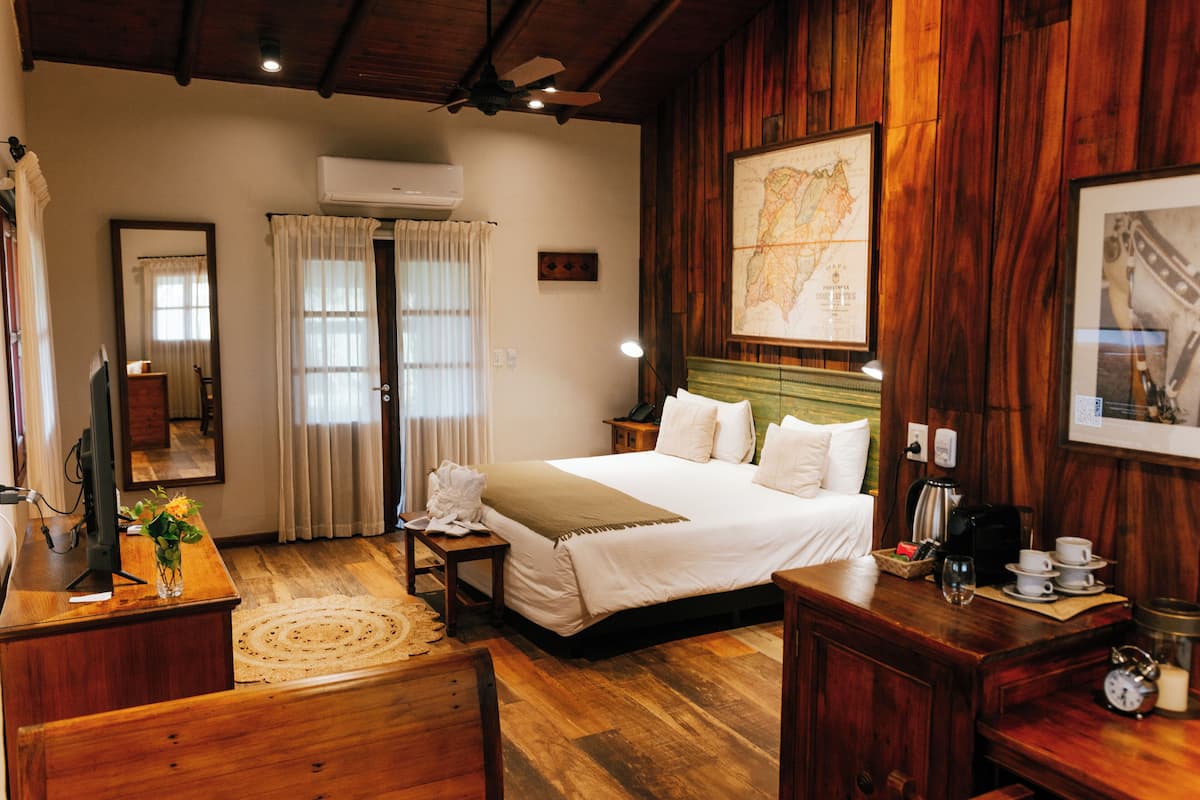 Family Room, Garden View | Egyptian cotton sheets, premium bedding, down comforters, pillowtop beds
