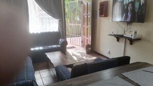 Family Apartment | Living area - Villa Mia Holiday Flat (St. Lucia)
