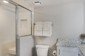 Bathtub, towels