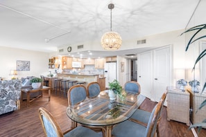 Dining - Sandpiper Condominiums 203, Panoramic Gulf Views w/ direct access to Mustang Island/Port A beaches. (Port Aransas)
