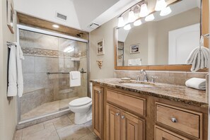 Bathtub, towels