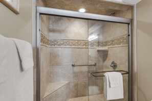 Bathtub, towels - Sandpiper Condominiums 903L, Panoramic Gulf Views w/ direct access to Mustang Island/Port A beaches. (Port Aransas)