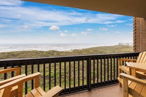 Property grounds - Sandpiper Condominiums 307, Panoramic Gulf Views w/ direct access to Mustang Island/Port A beaches. (Port Aransas)