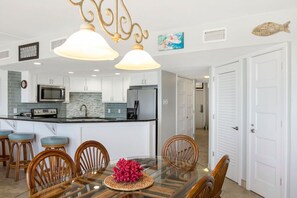 Dining - Sandpiper Condominiums 503L, Panoramic Gulf Views w/ direct access to Mustang Island/Port A beaches. (Port Aransas)