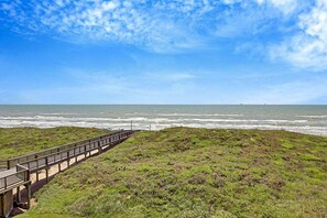 On the beach - Sandpiper Condominiums 307L, Panoramic Gulf Views w/ direct access to Mustang Island/Port A beaches. (Port Aransas)