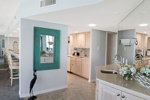 Interior - Sandpiper Condominiums 705L, Panoramic Gulf Views w/ direct access to Mustang Island/Port A beaches. (Port Aransas)