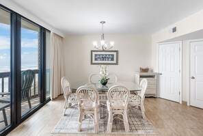 Dining - Sandpiper  #1008: Beachfront 2 Bedroom 2 Bathroom With Spectacular Views and 24 Hour Management (Port Aransas)