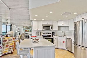 Fridge, microwave, oven, stovetop - Sandpiper Condominiums 702, Panoramic Gulf Views w/ direct access to Mustang Island/Port A beaches. (Port Aransas)