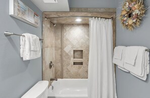 Bathtub, towels