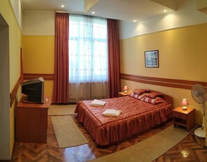 Desk, soundproofing, iron/ironing board, free WiFi - Szarvas Hotel (Odorheiu Secuiesc)