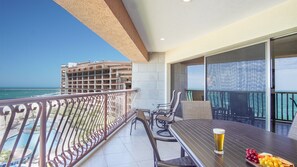 Outdoor dining - Sonoran Sun SE 605 You Are My Sunshine Lovely Ocean Front Condo (Puerto Peñasco)