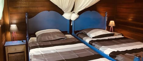 2 bedrooms, iron/ironing board, WiFi, bed sheets