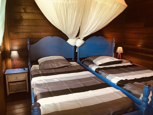 2 chambres, fer et planche à repasser, Wi-Fi, draps fournis