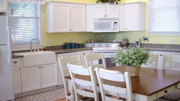 Micro-ondes, four, plaque de cuisson, lave-vaisselle