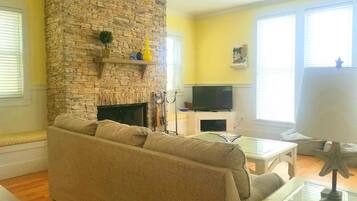 Télévision, cheminée